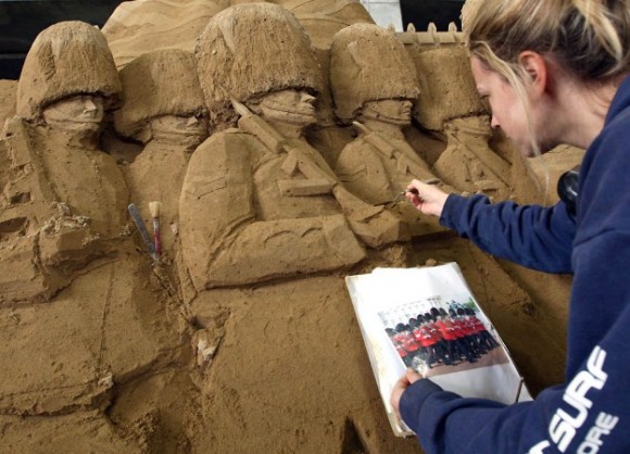 Sand-Sculptures-Exhibited-At-Tottori-Dune-004-580x4181