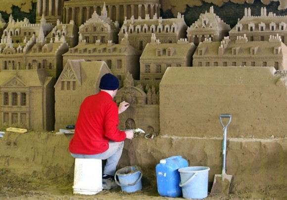 Sand-Sculptures-Exhibited-At-Tottori-Dune-007-580x4051