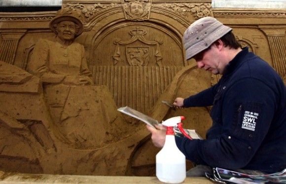 Sand-Sculptures-Exhibited-At-Tottori-Dune-014-580x3731